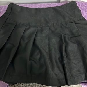top to bottom length15in side to side waist15.5 side to side of the skirt-24.5in